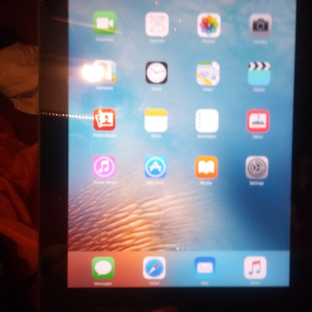 Ipad - Picture 2 of 4